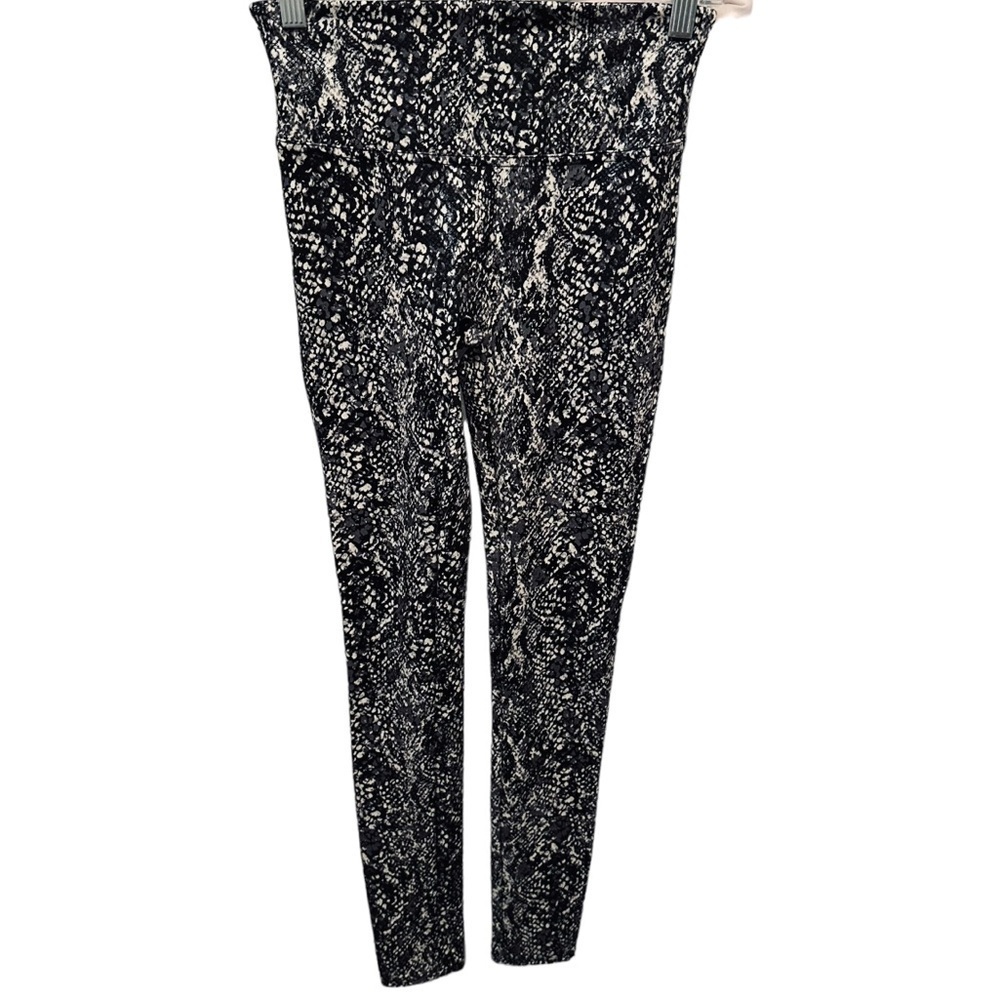 Spanx Faux Leather Snake Shine Leggings Size Small Shapewear Appear New 8866 - Picture 13 of 14